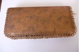 Afbeelding van Bruin kleurige portemonee met ketting rand 